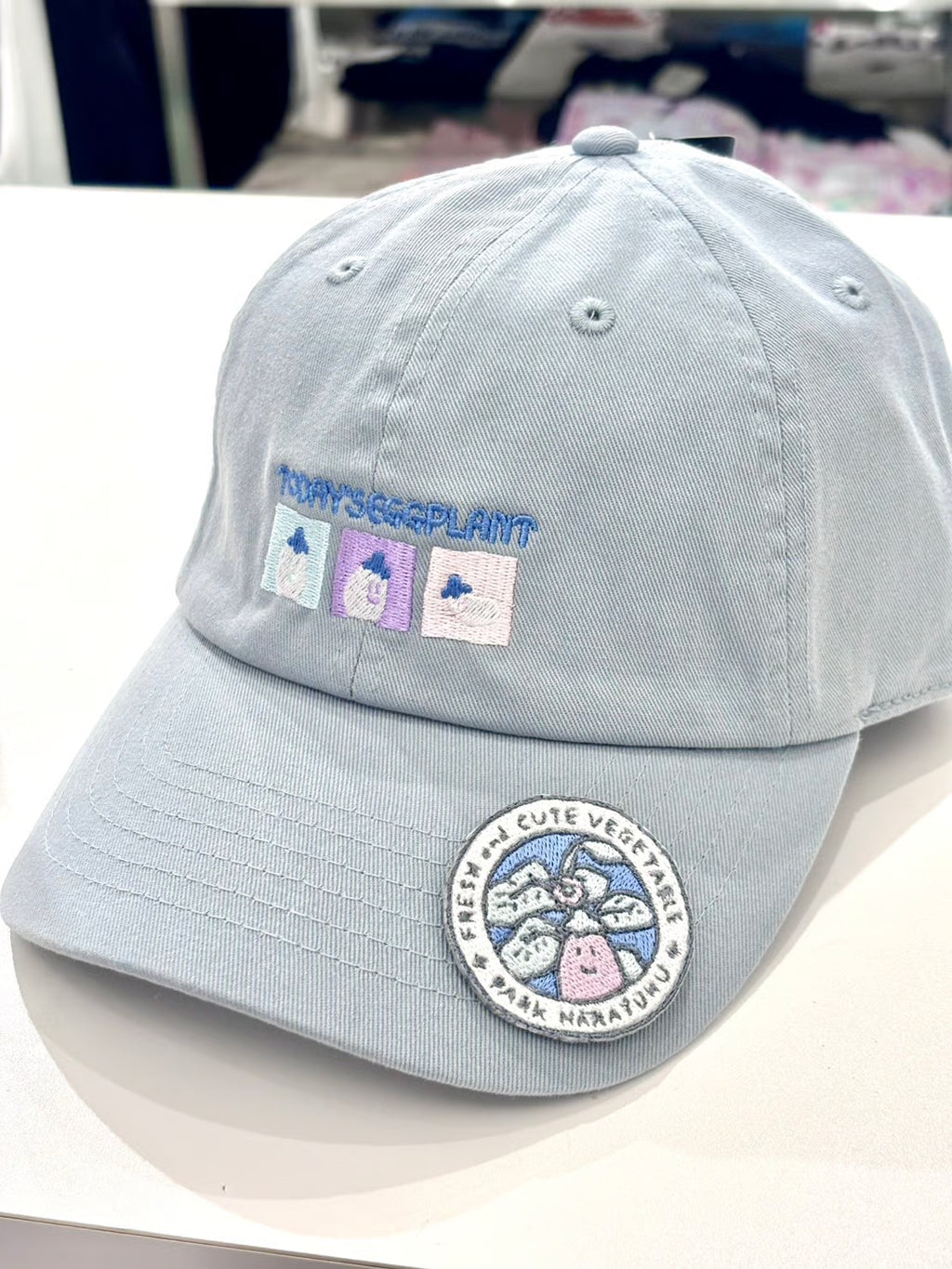 PARKオリジナル　刺繍ワッペン　りとモル抱っこ