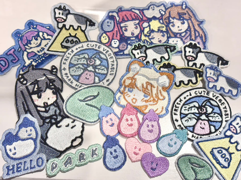 PARKオリジナル　刺繍ワッペン　りとモル抱っこ